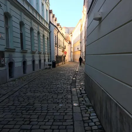 Апартаменти Old Town 1 Bdr, A/c, W/parking *