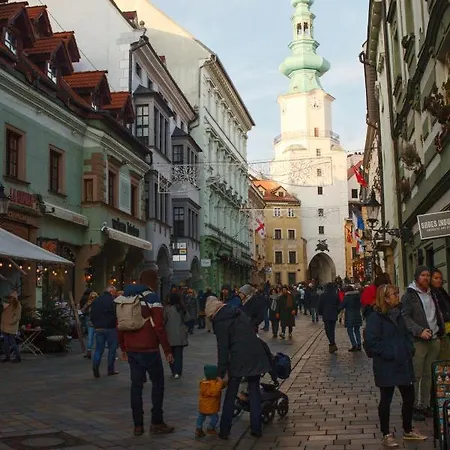 Апартаменти Old Town 1 Bdr, A/c, W/parking *