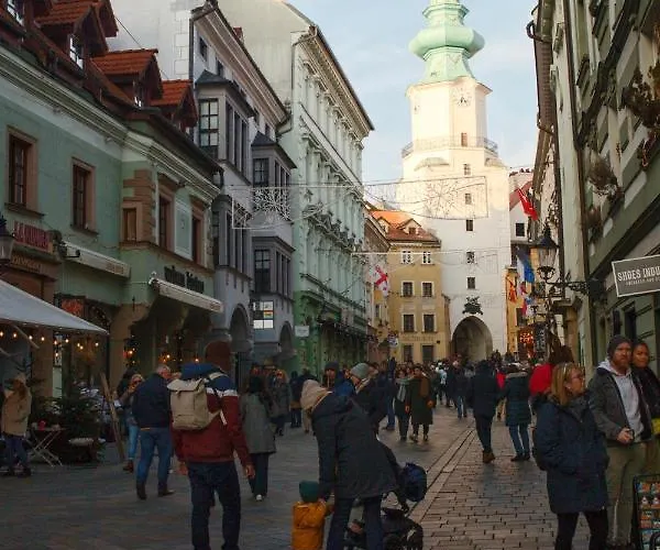 Апартаменти Old Town 1 Bdr, A/c, W/parking *